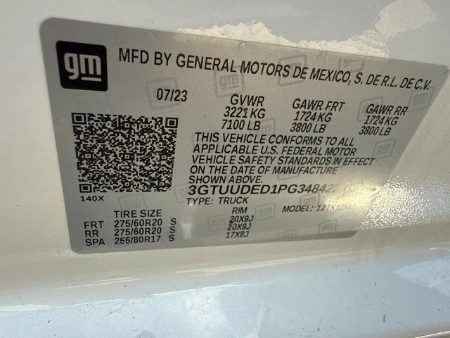 Used 2023 White GMC SLT image 8