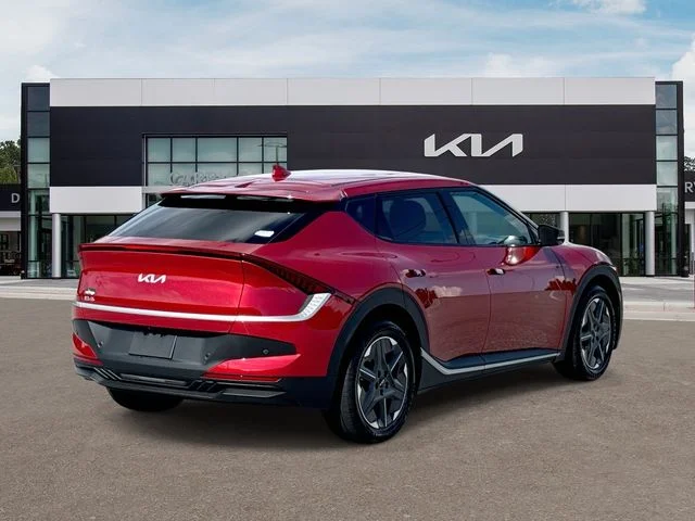 Used 2025 Red Kia Light image 8