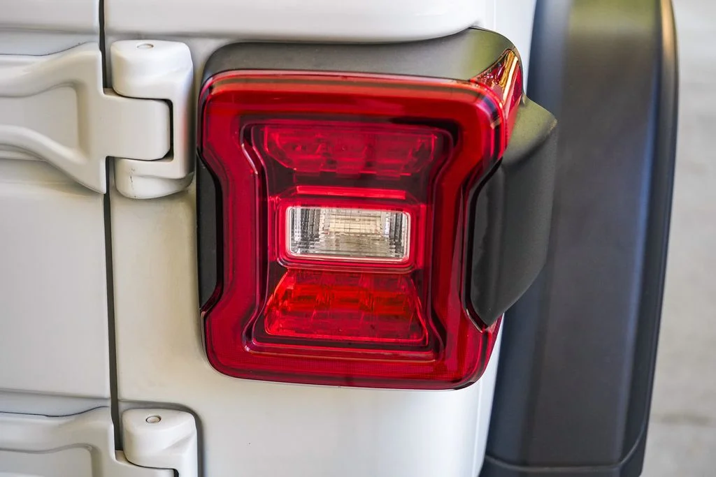 Used 2022 White Jeep Unlimited Rubicon 4xe image 7
