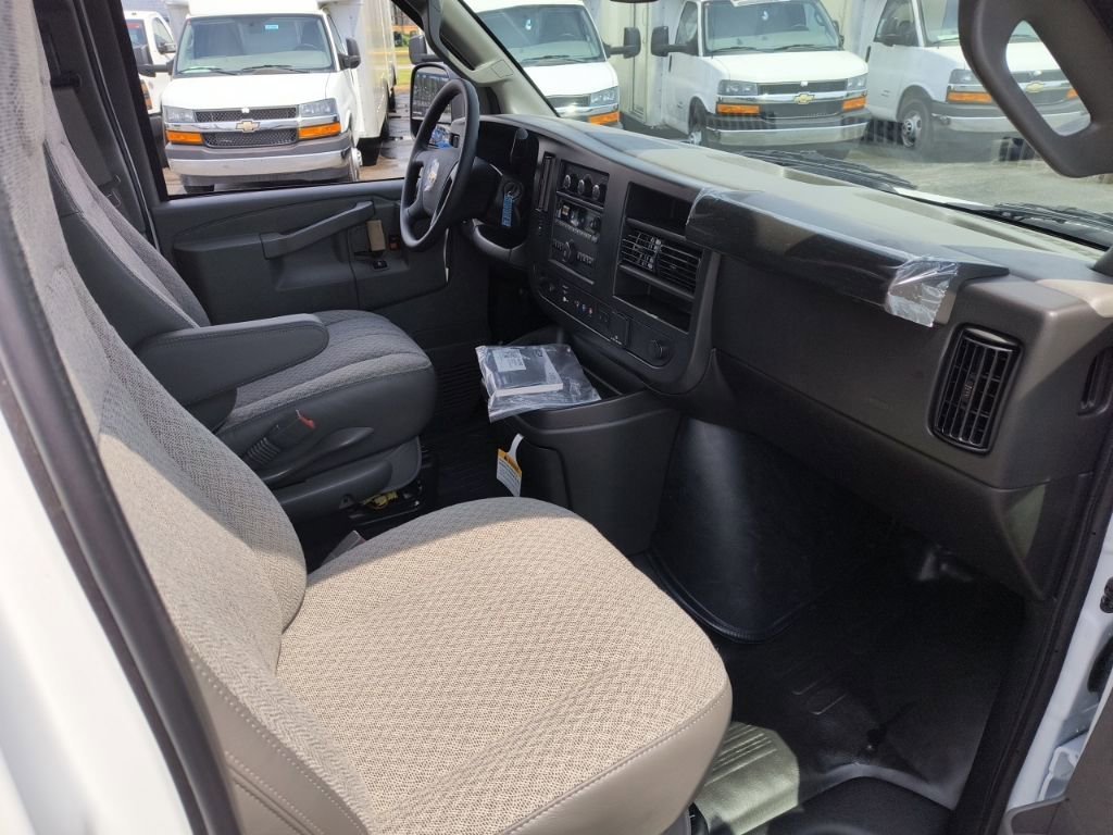 2025 Chevrolet Express Cargo Work Van - Photo 19