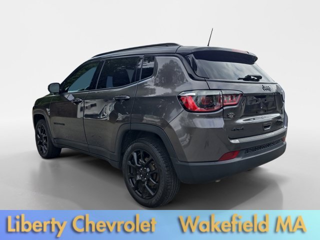 Used 2023 Granite Crystal Metallic Clearcoat Jeep Altitude image 5