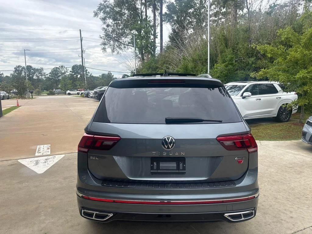 Used 2022 Gray Volkswagen 2.0T SEL R-Line image 6