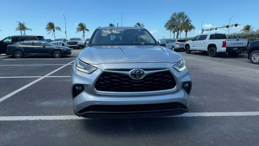 Used 2020 Silver Toyota Limited image 3