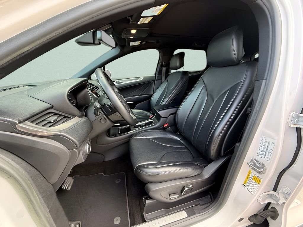 Used 2019 White Lincoln Reserve image 10