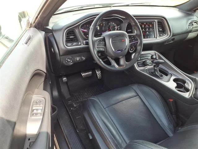 Used 2019 Granite Pearl Coat Dodge SXT image 4