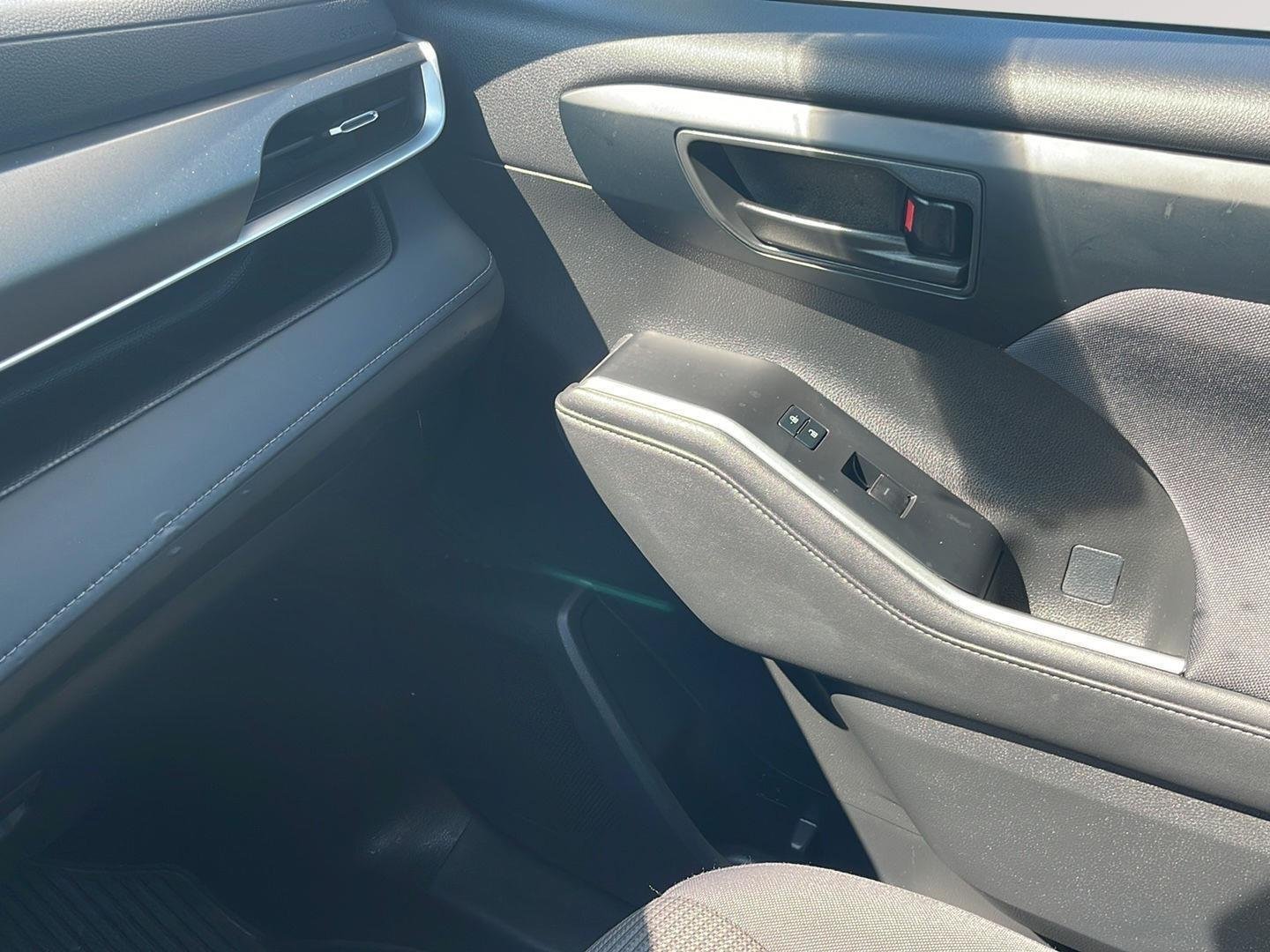2023 Toyota Highlander LE - Photo 28