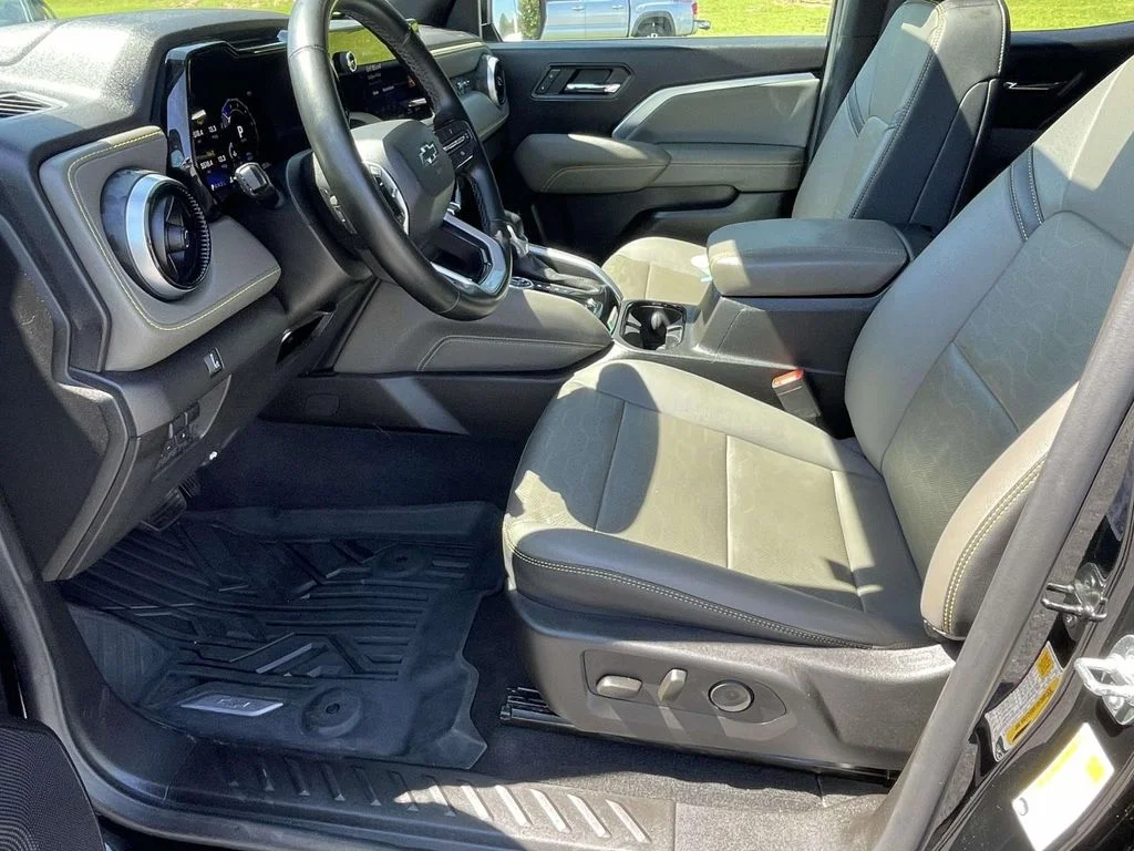 Used 2025 Black Chevrolet 4WD ZR2 image 14