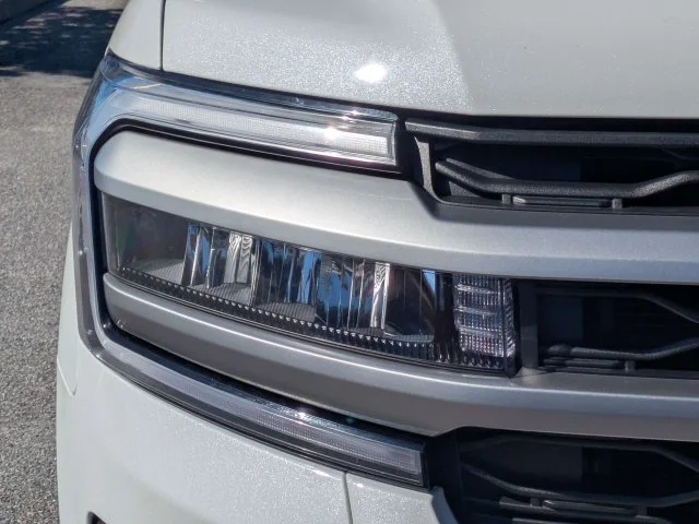 Used 2024 White Metallic Ford XLT image 10