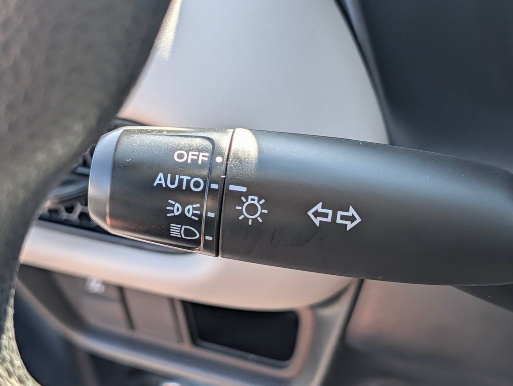 Used 2024  Honda LX image 29