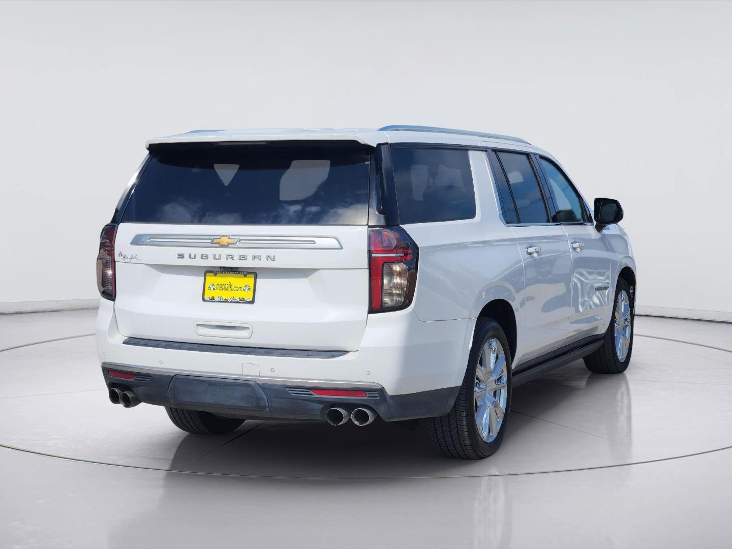 2023 Chevrolet Suburban photo 5 of 30
