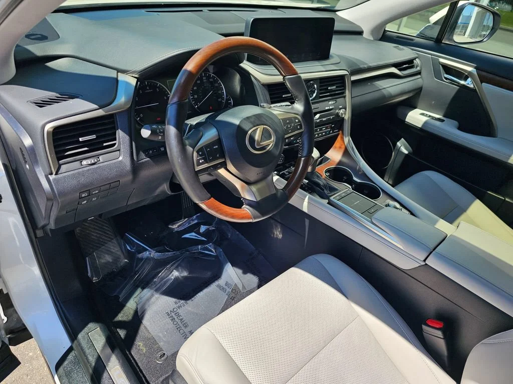 Used 2021  Lexus RX 350L image 19