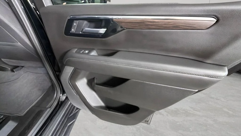 Used 2025 Black Chevrolet LS image 37