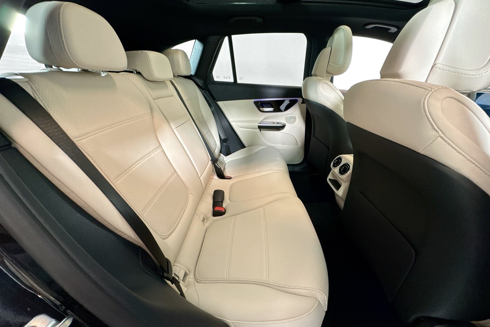 New 2026 Obsidian Black Metallic Mercedes-Benz GLC 300 image 25