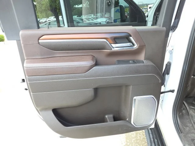 Used 2024 White GMC Denali image 17
