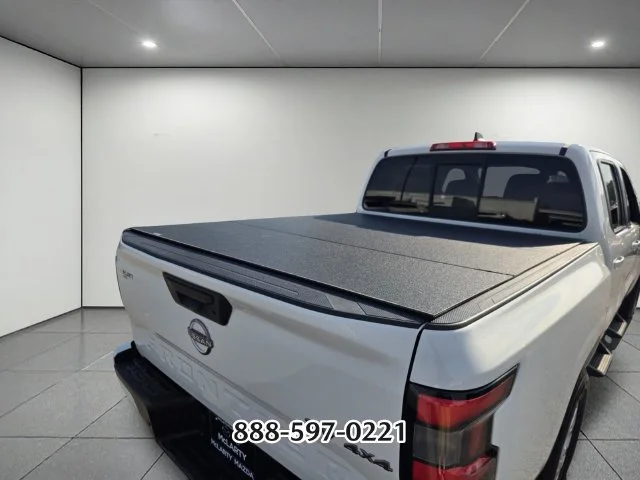 Used 2022 Glacier White NISSAN SV image 18