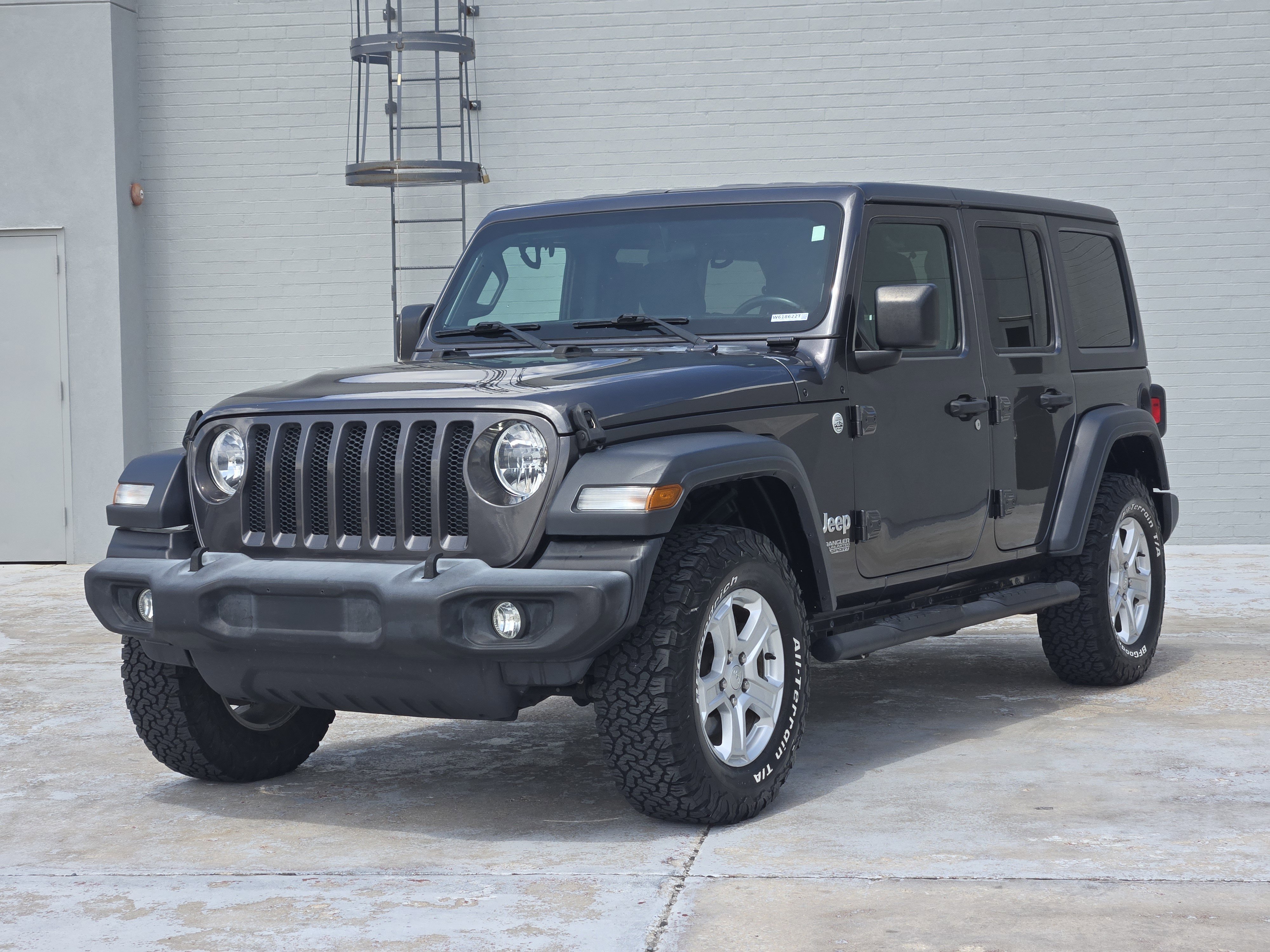 Used 2019 Granite Crystal Metallic Clearcoat Jeep Sport S image 3