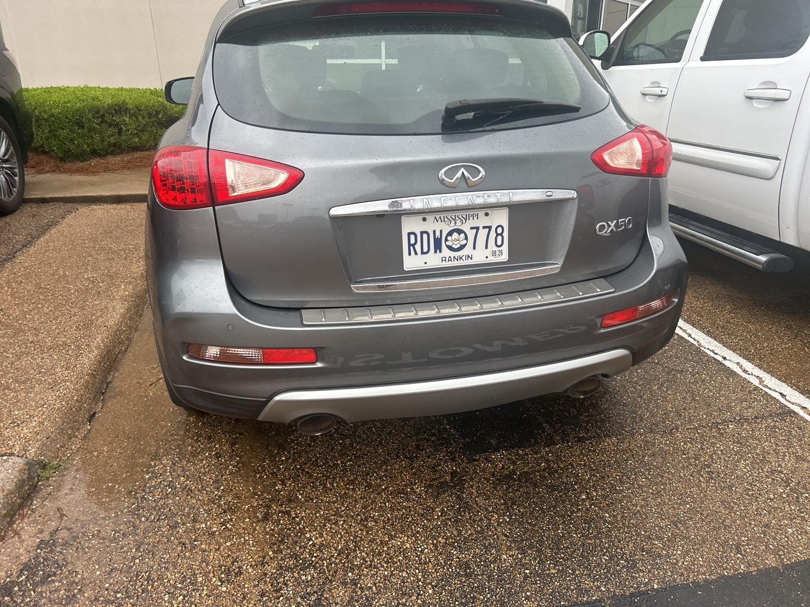 Used 2017 Gray INFINITI Base image 13