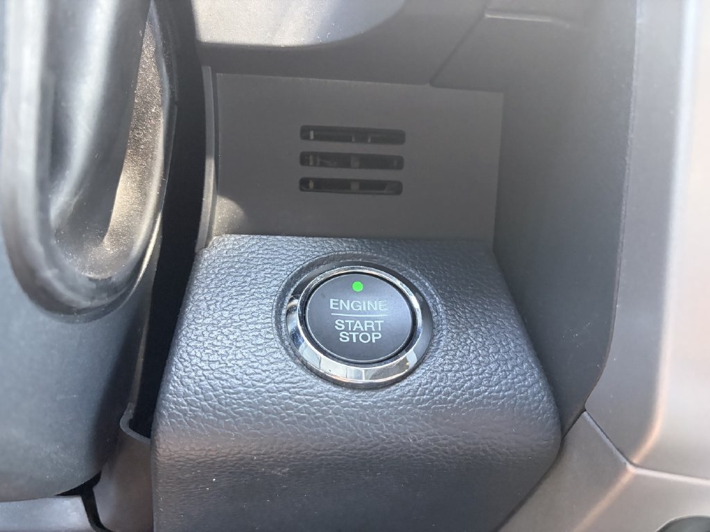 Used 2022 White Ford Lariat image 28