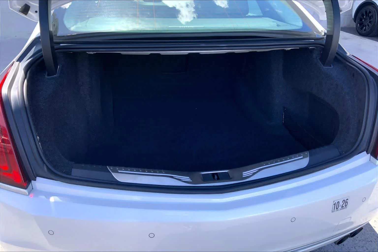 Used 2017 CRYSTAL WHITE TRICOAT Cadillac Platinum AWD image 18