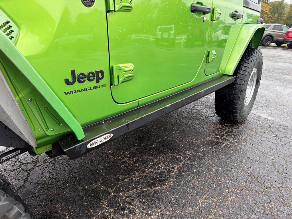 Used 2025 Green Jeep Sport S image 14