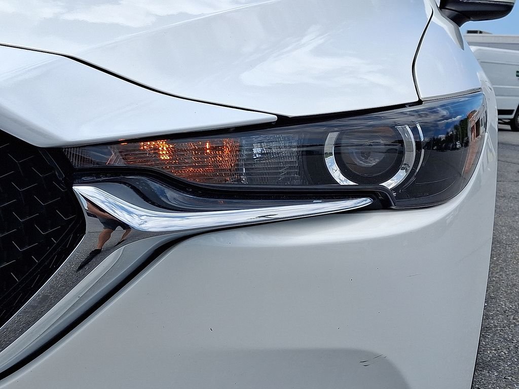 Used 2018 White Mazda Touring image 10