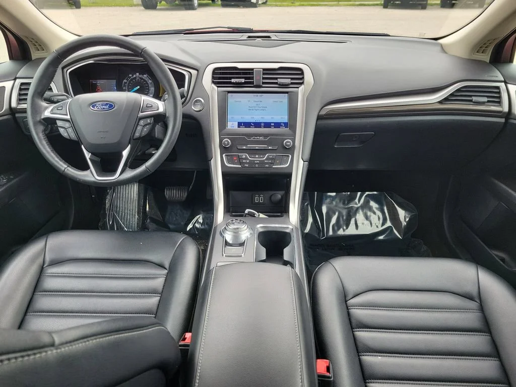 Used 2020 Red Ford SEL image 10