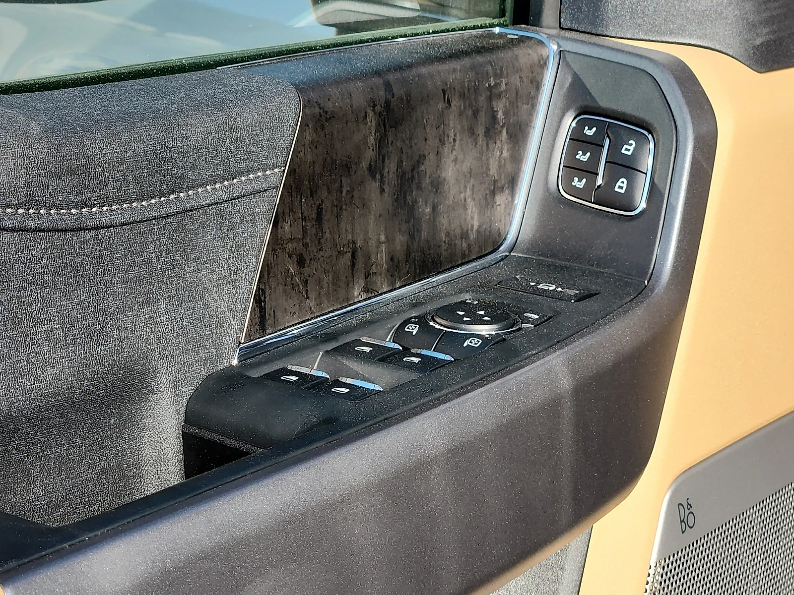 New 2026 Oxford White Ford Lariat image 15