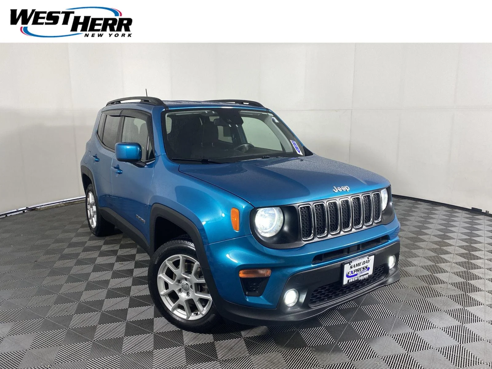 Used 2021 Bikini Metallic Clearcoat Jeep Latitude image 1