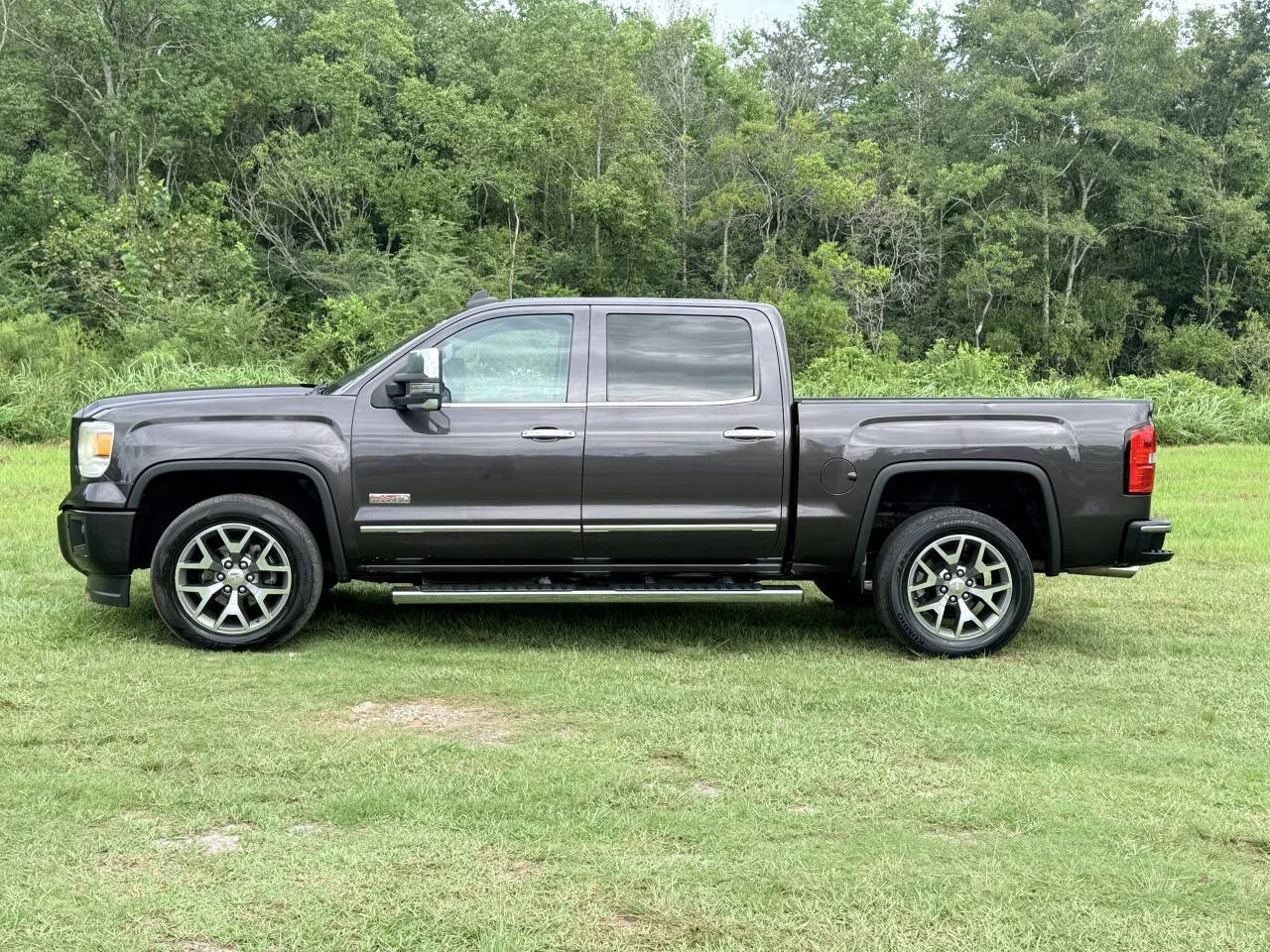 Used 2015 Gray GMC SLT 4x4 4dr Crew Cab 5.8 ft. SB image 2