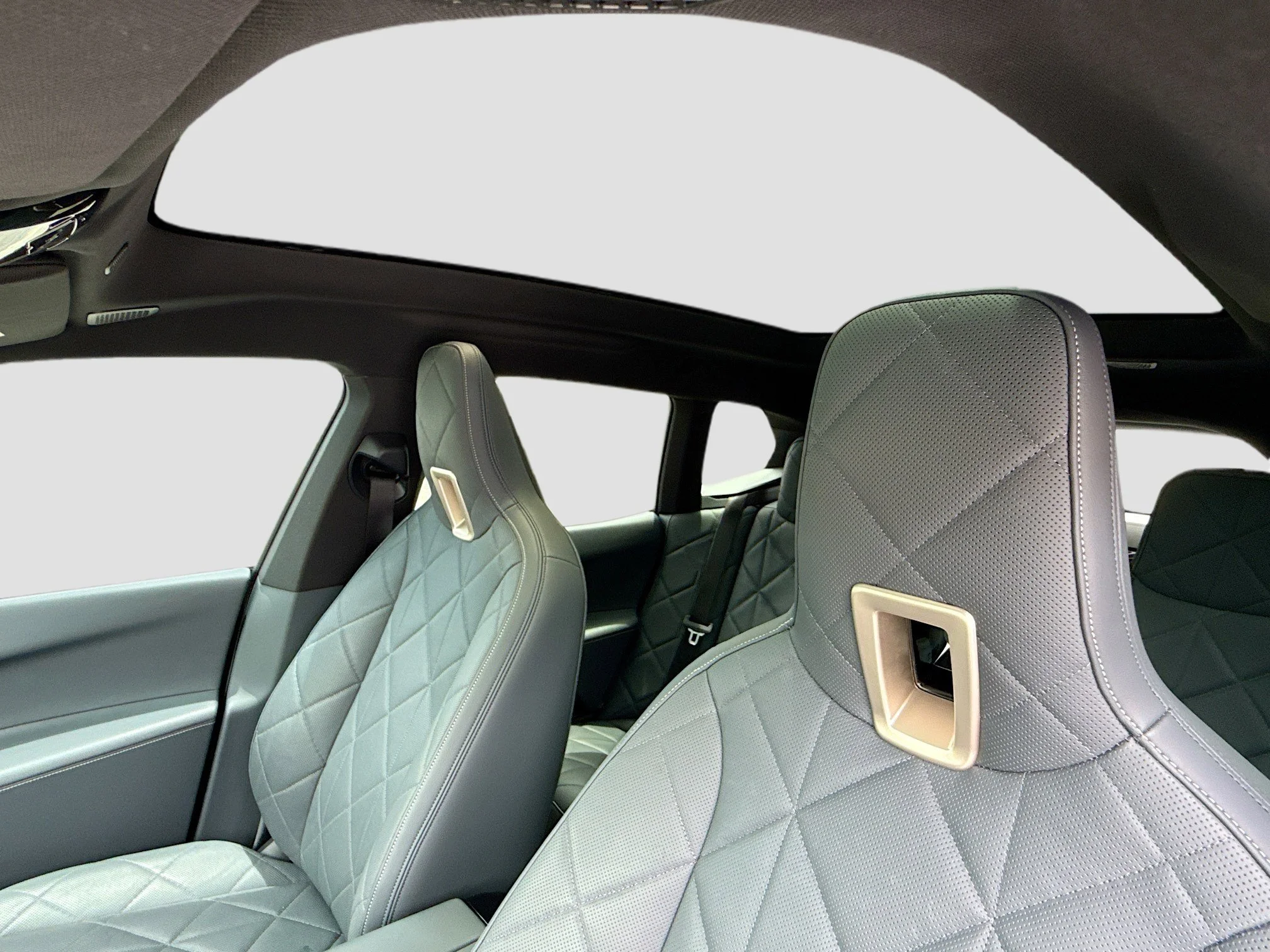 Certified Used 2023 Black Sapphire Metallic BMW M60 image 27