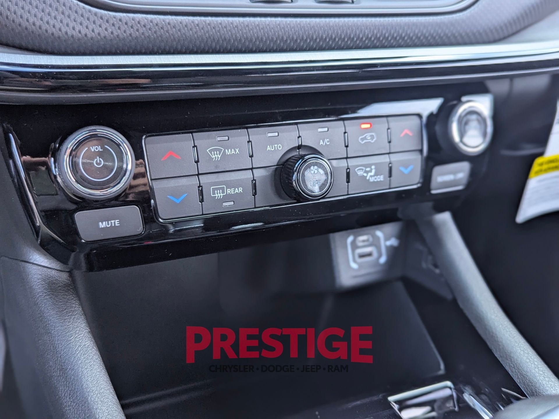 New 2026 Red Hot Pearl-Coat Exterior Paint Jeep Trailhawk image 16