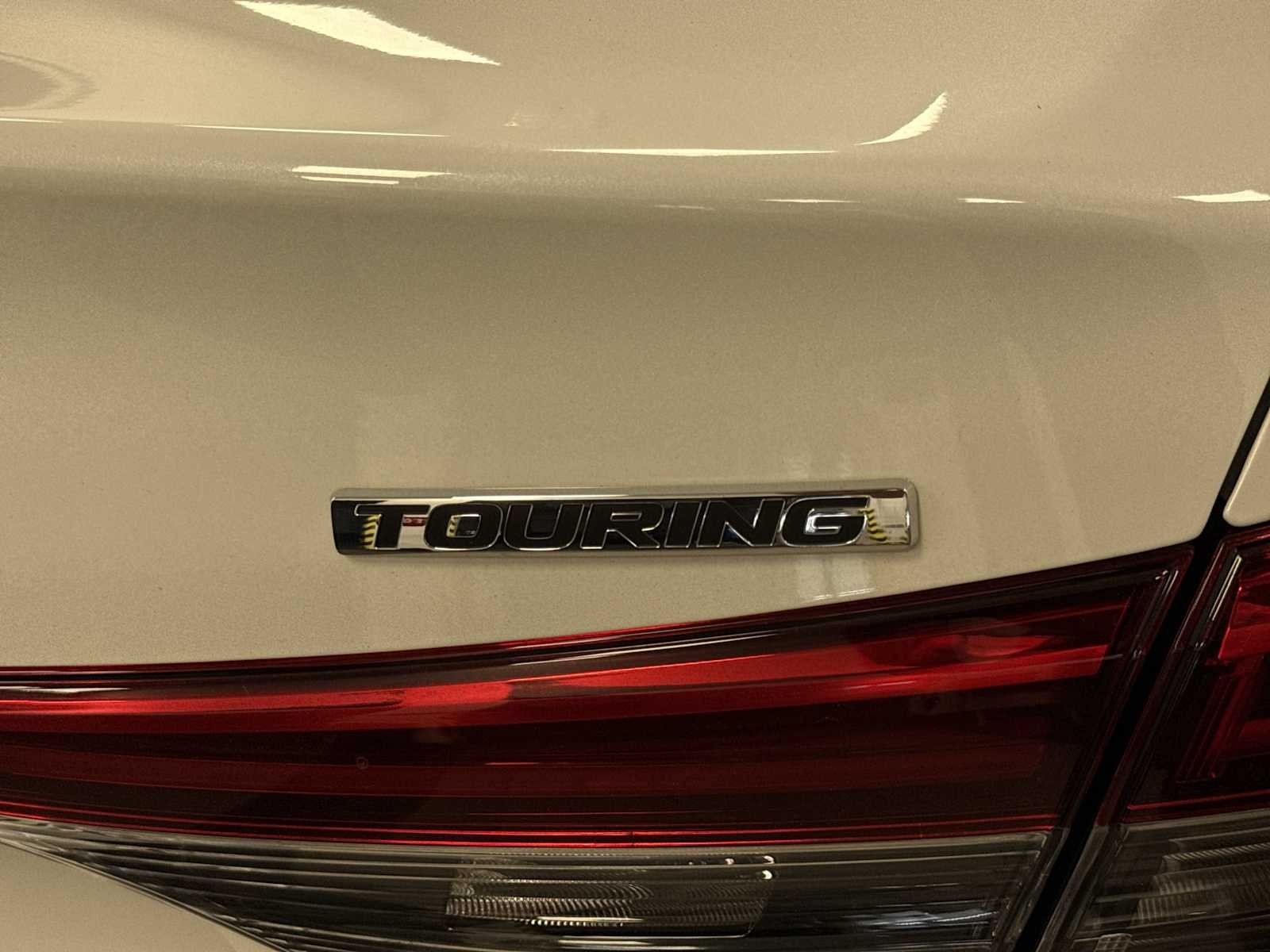 Used 2023 White Honda Touring image 28