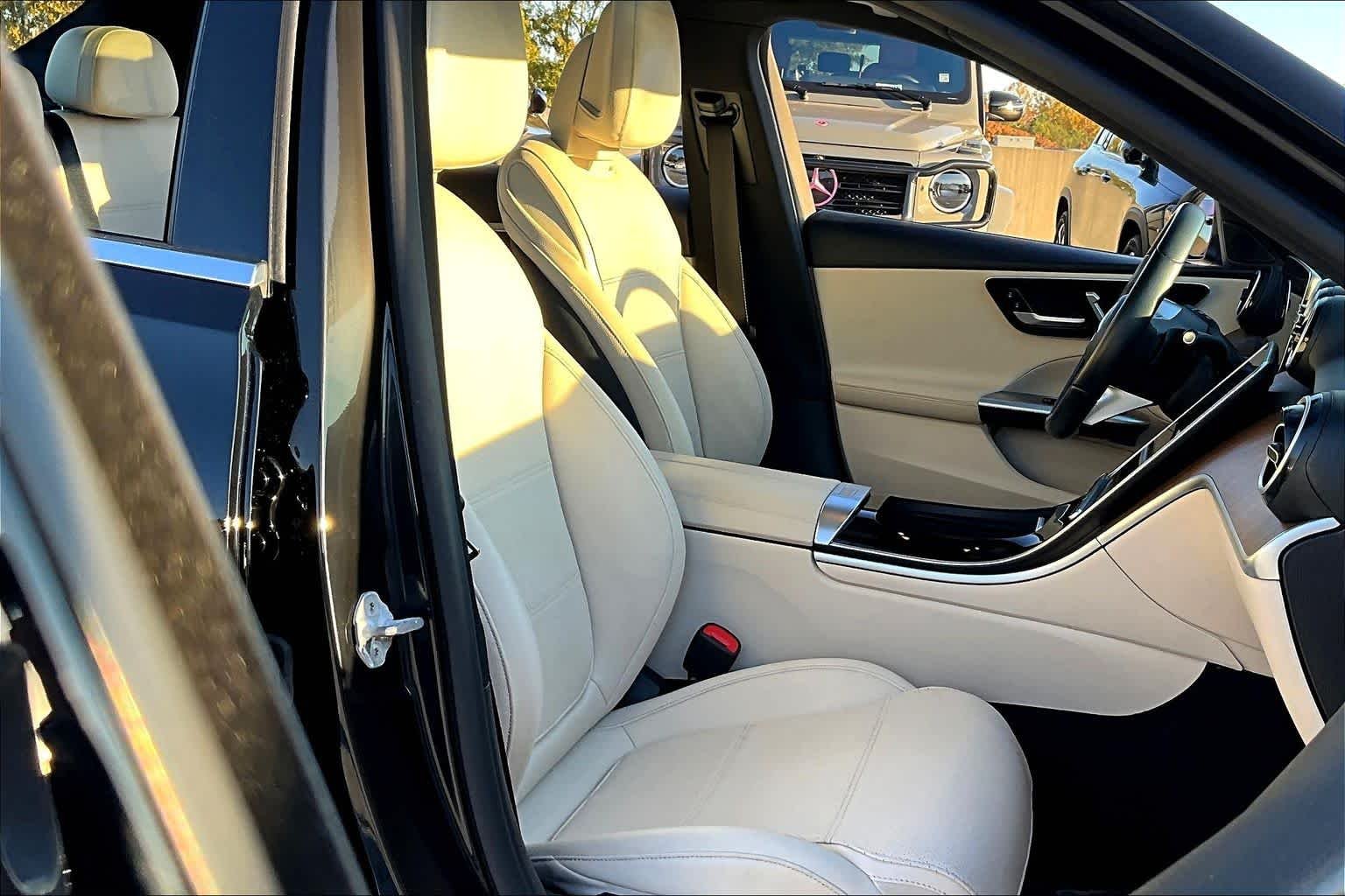 Used 2022 Obsidian Black Metallic Mercedes-Benz C 300 image 9