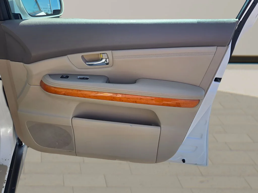 Used 2007 White Lexus 350 image 10