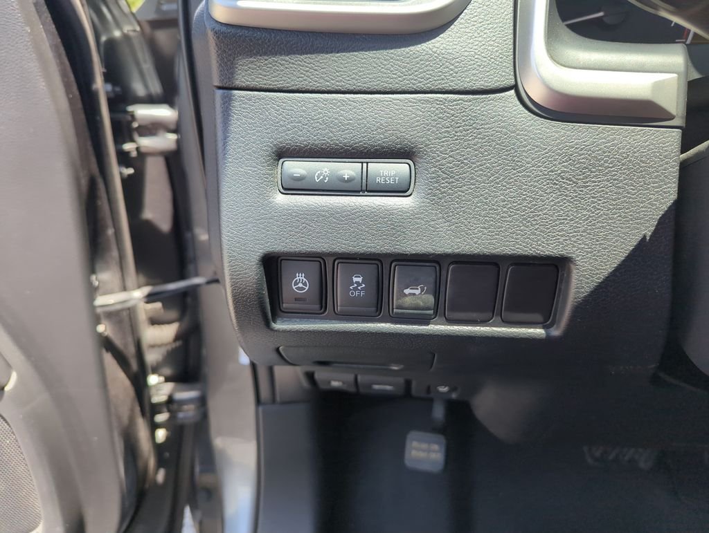 Used 2016 Gray Nissan Platinum image 20