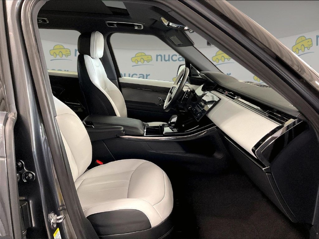 Used 2025 Gray Land Rover Dynamic SE image 9