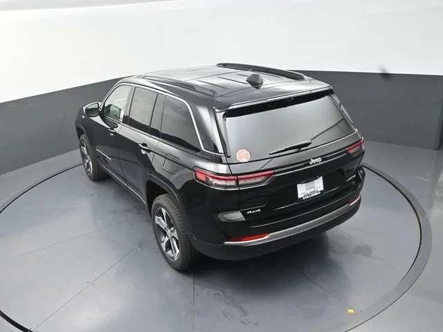 New 2026 Diamond Black Crystal Pearlcoat Jeep Limited image 15