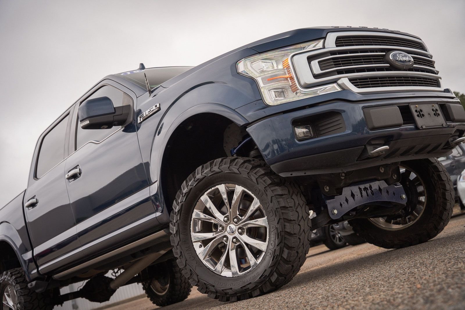 Used 2018 Blue Ford Limited image 4