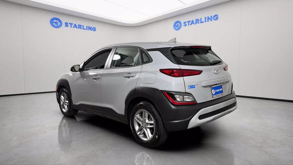 Used 2022 Silver Hyundai SE image 5