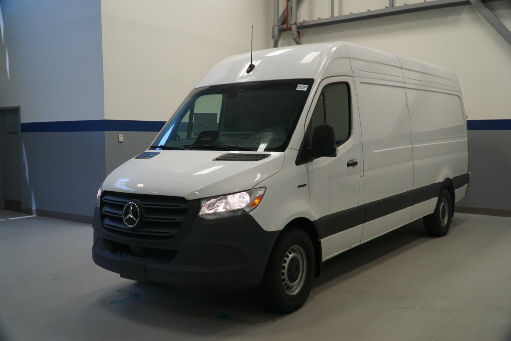 New 2025 Arctic+White Mercedes-Benz Cargo 170 WB image 21