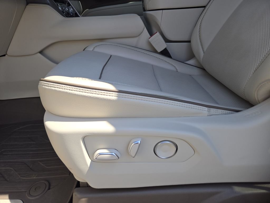Used 2024 White GMC Denali image 25