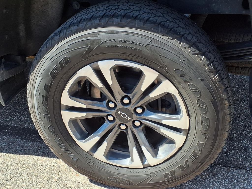 Used 2022 Black Chevrolet Z71 image 9