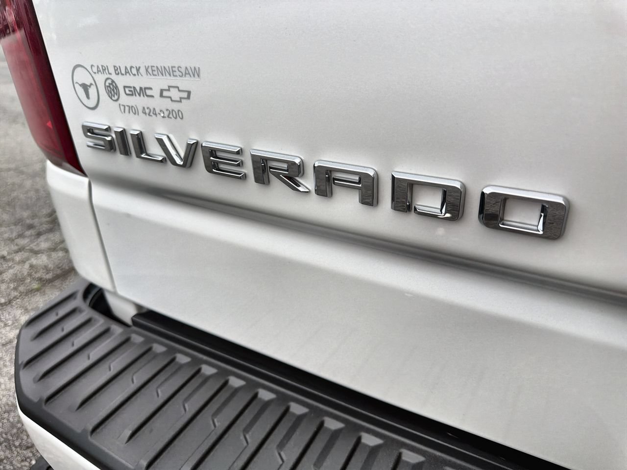 Used 2024 Iridescent Pearl Tricoat Chevrolet High Country image 27