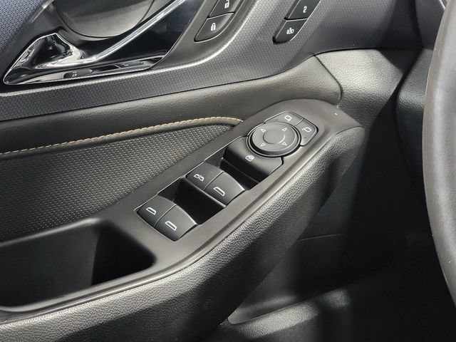 Used 2019 IRIDESCENT PEARL TRICOAT Chevrolet Premier image 24