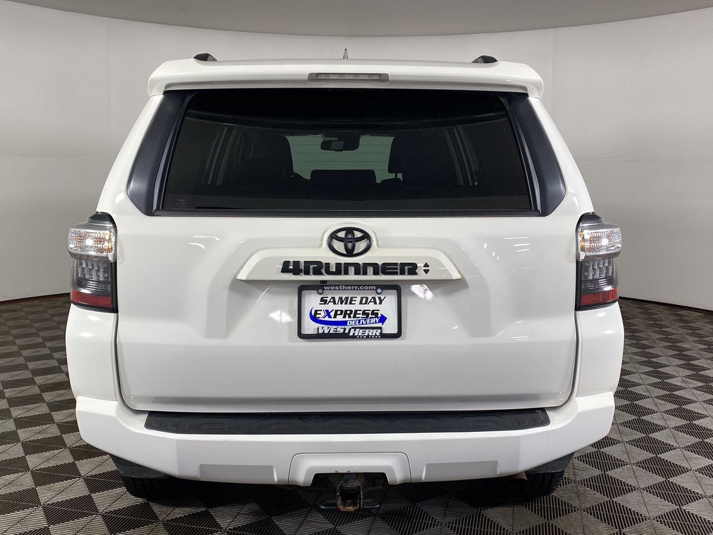 Used 2022 Super White Toyota SR5 Premium image 22