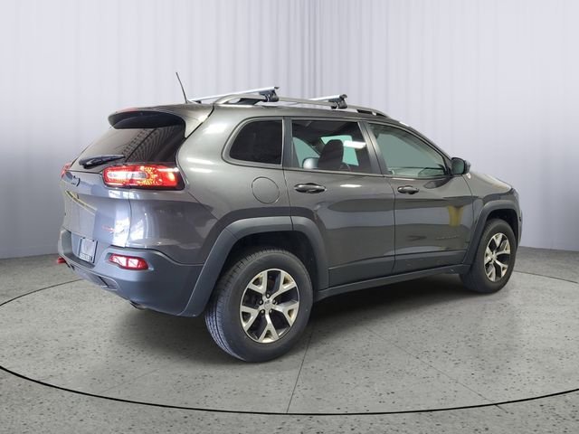 Used 2017 Gray Jeep Trailhawk image 4