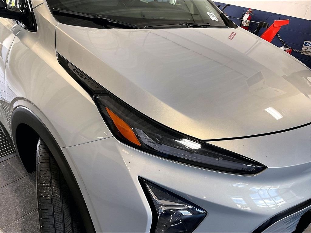 Used 2023 Silver Chevrolet Premier image 32