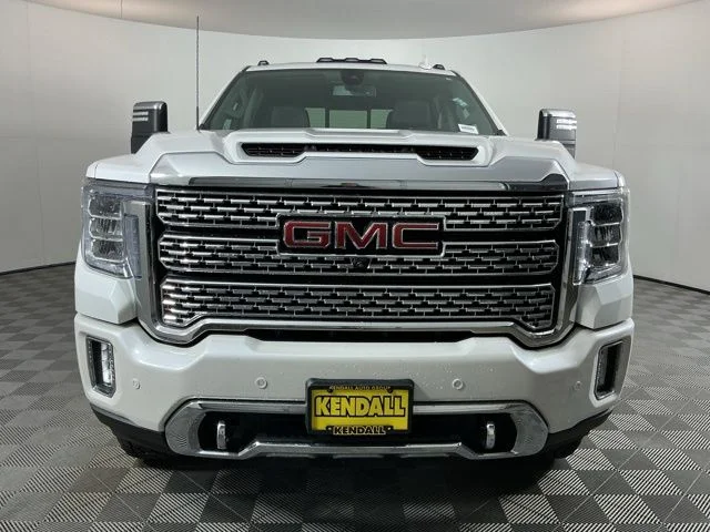 Used 2022 White GMC Denali image 2