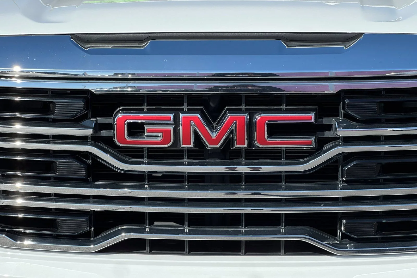 Used 2022 Summit White GMC SLT image 40