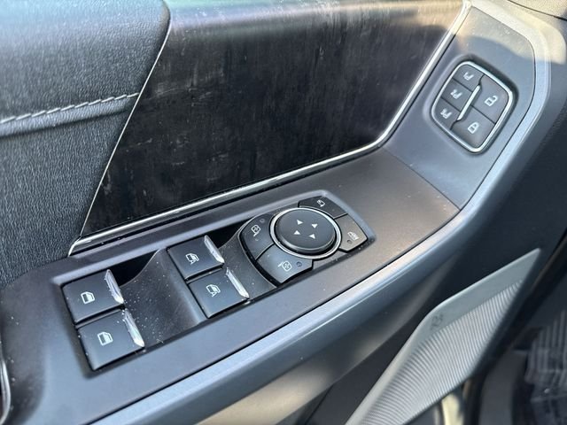 Used 2022  Ford Lariat image 17